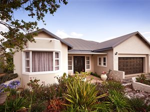 4 Bed House in Waterfall Country Village
