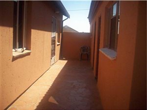 2 Bed House in Golden Gardens