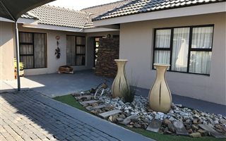 4.2 ha Smallholding in Ivydale