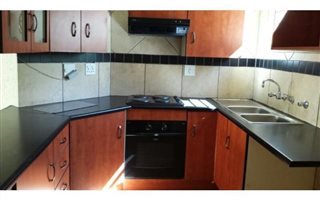 2 Bedroom House in Bromhof