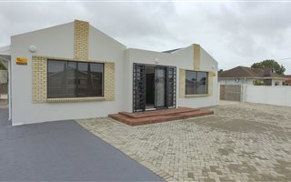 270 m² Office Space in Newton Park