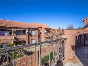 2 Bed Townhouse in Mooikloof Ridge