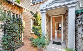 3 Bedroom Duplex in Hyde Park