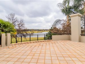 4 Bed House in Silver Lakes