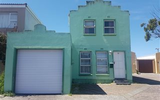 3 Bedroom House in Strandfontein