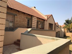 2 Bed Townhouse in Mooikloof Ridge