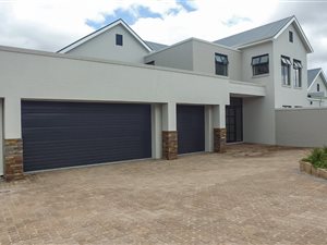 4 Bed House in Kingswood Golf Estate