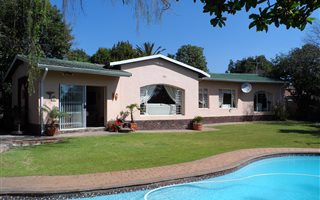 4 Bedroom House in Weltevreden Park