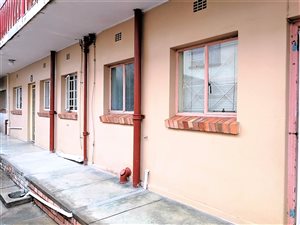 1 Bedroom Flat in Uitenhage Central