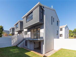 3 Bed Townhouse in Wynberg Upper