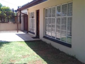 8 Bedroom House in Laudium