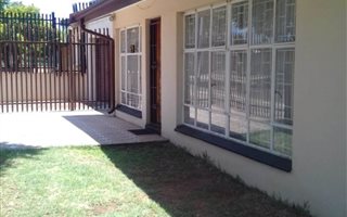 8 Bedroom House in Laudium