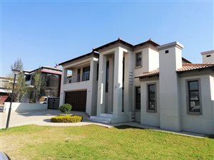 4 Bed House in Blue Valley Golf Estate
