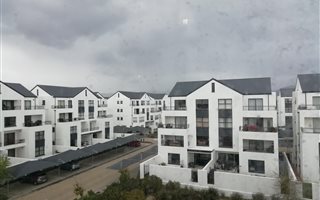 2 Bedroom Townhouse in Somerset West Central