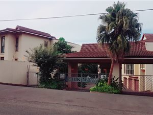 2 Bed Apartment in Illovo Beach