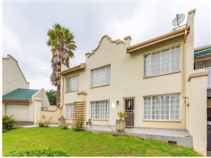 2 Bed Townhouse in Helderkruin
