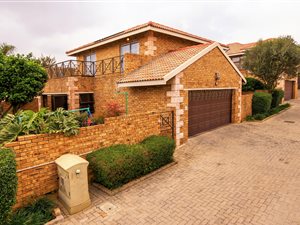 3 Bed Townhouse in Honeydew Manor