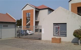 1 Bedroom Duplex in Rietfontein