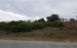 882 m² Land available in Mossel Bay