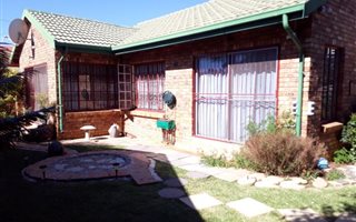 3 Bedroom Duet in Wierda Glen