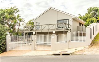 4 Bedroom House in Protea Heights