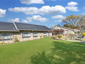 5 Bed House in Bramley