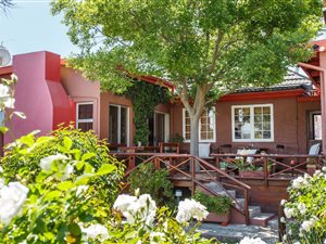 9 Bed House in Oudtshoorn Central