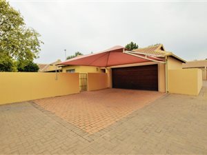 3 Bed Townhouse in Wierda Crest Estate