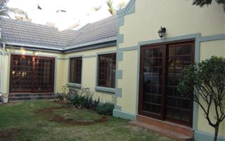 5 Bedroom House in Rietvalleirand