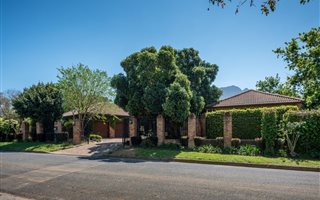 5 Bedroom House in Golden Acre