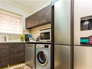 3 Bed Apartment in Olivedale