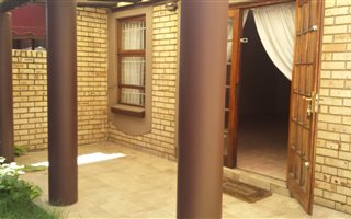 3 Bedroom Townhouse in Vanderbijlpark SW