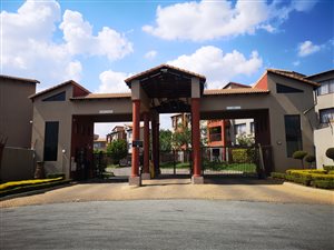 2 Bed Apartment in Honeydew Manor