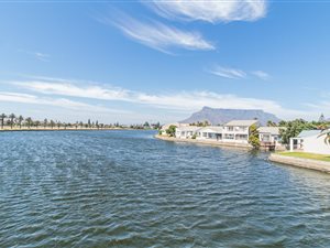 2 Bed Townhouse in Woodbridge Island