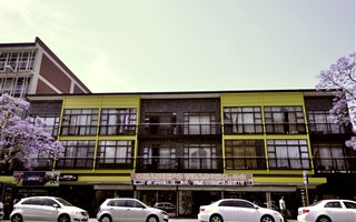Bachelor apartment in Sunnyside