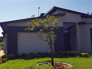 4 Bed House in Hazeldean (Silverlakes Surroundings)
