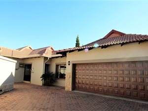 3 Bed House in Six Fountains Estate