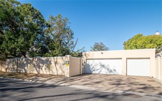 4 Bedroom House in Rondebosch