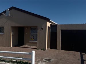 2 Bed House in Pelikan Park