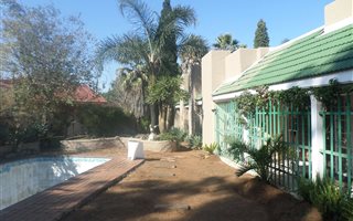 4 Bedroom House in Lambton Gardens