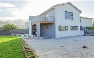 3 Bedroom House in Pringle Bay