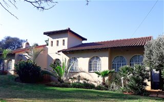 4 Bedroom House in Florida Glen