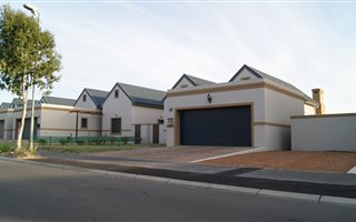 3 Bedroom House in Buh Rein Estate