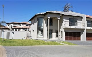4 Bedroom House in Crescent Wood Country Estate