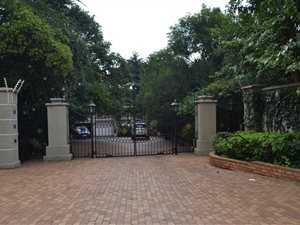4 Bed House in Houghton Estate