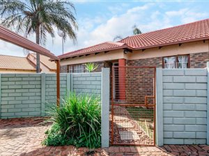 2 Bed Townhouse in Rietfontein