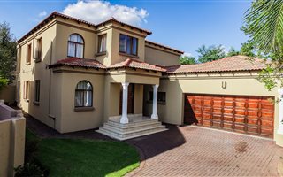 3 Bedroom House in Bronberg