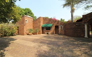 1 Bedroom Garden Cottage in Hurlingham