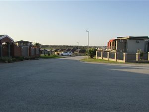 1077 m² Land available in Beverley Grove