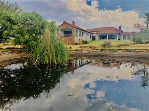 2.5 ha Farm in Honingklip AH